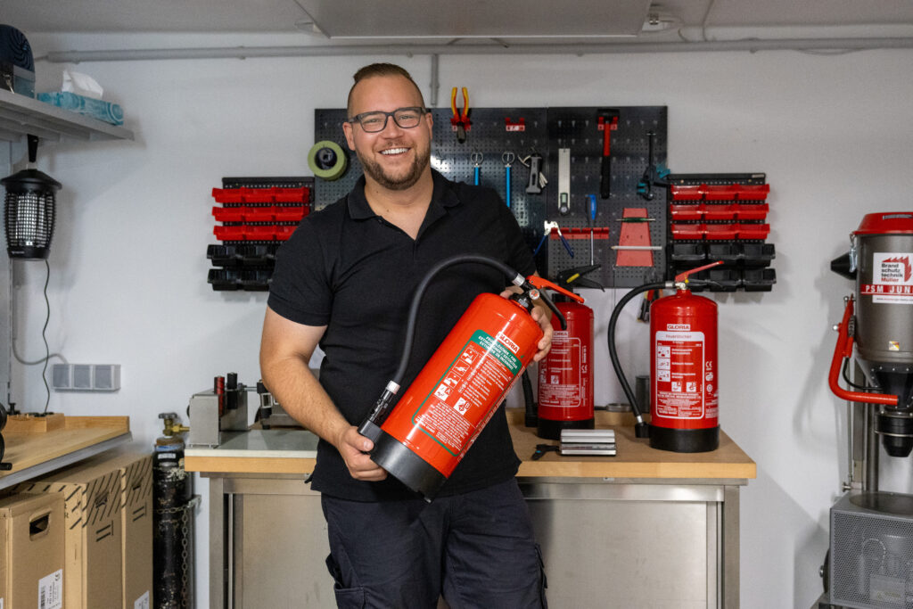 Lukas Giefing - Rauchfangkehrermeister - Feuerlöscher Wartung - Mattersburg - Portrait von Lukas Giefing